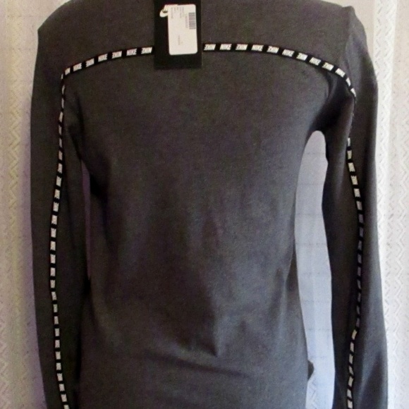 SOLD Nike Women Athletic Logo Long Sleeve Shirt - Picture 3 of 6